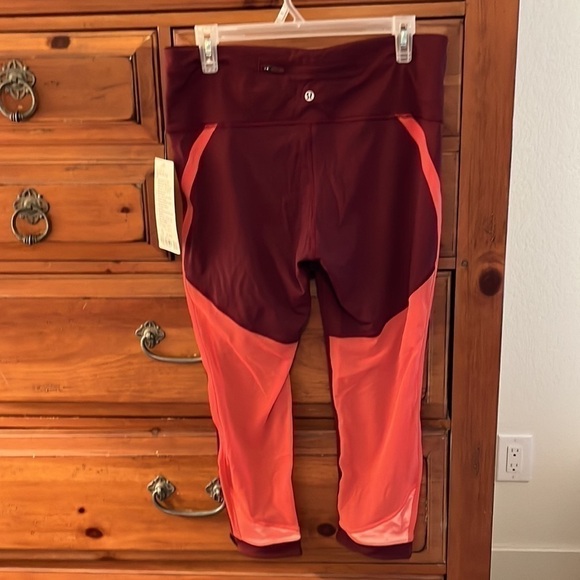 NWT Lululemon Women’s maroon and coral cropped leggings, size 12. - Picture 4 of 7